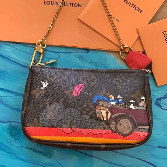 LOUIS VUITTON Collectable Pouch, Christmas Animation 2015, carried 3 times!k - Picture 1 of 6